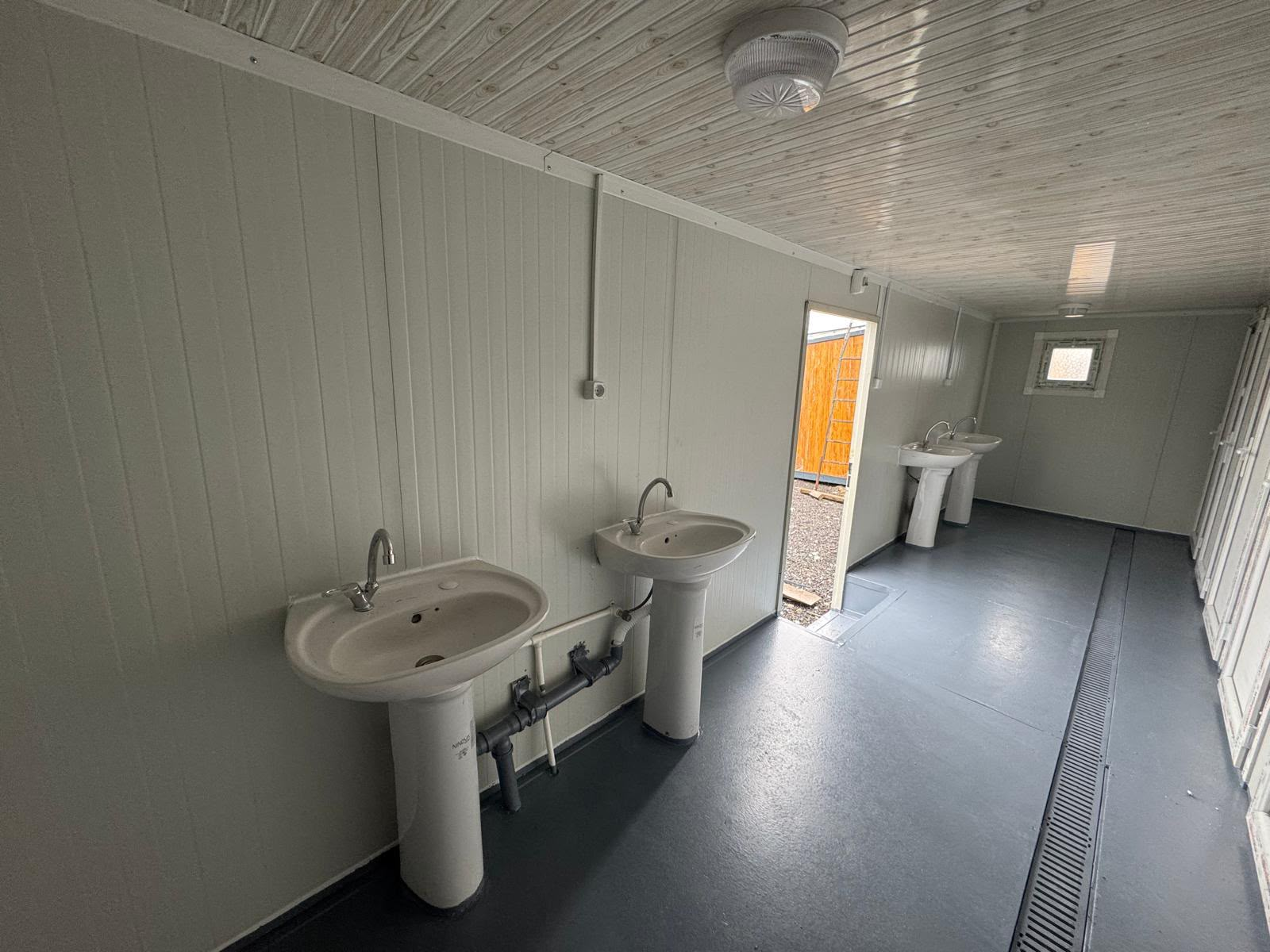 Çift Lavabolu WC Konteyner Lavabo Bölümü